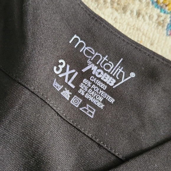 Unisex MOBB Scrub  Set for Ultimate Comfort - Picture 10 of 12